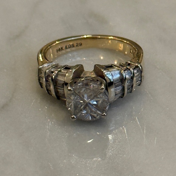 GOLD & DIAMOND Cushion Ring with Baguette Shoulders, 14K Circa 1990s - Picture 6 of 6